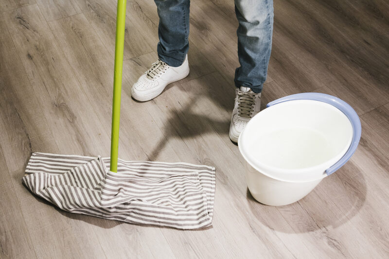 how to clean vinyl plank floors