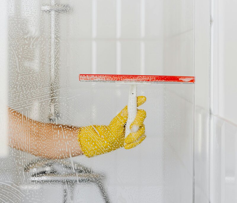 A Complete Guide to Bathroom Deep Cleaning in 8 Easy Steps