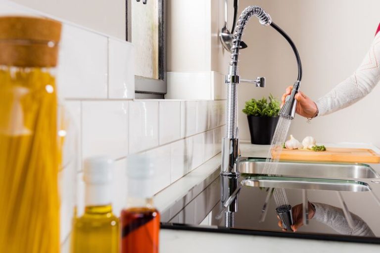 how to clean kitchen sink