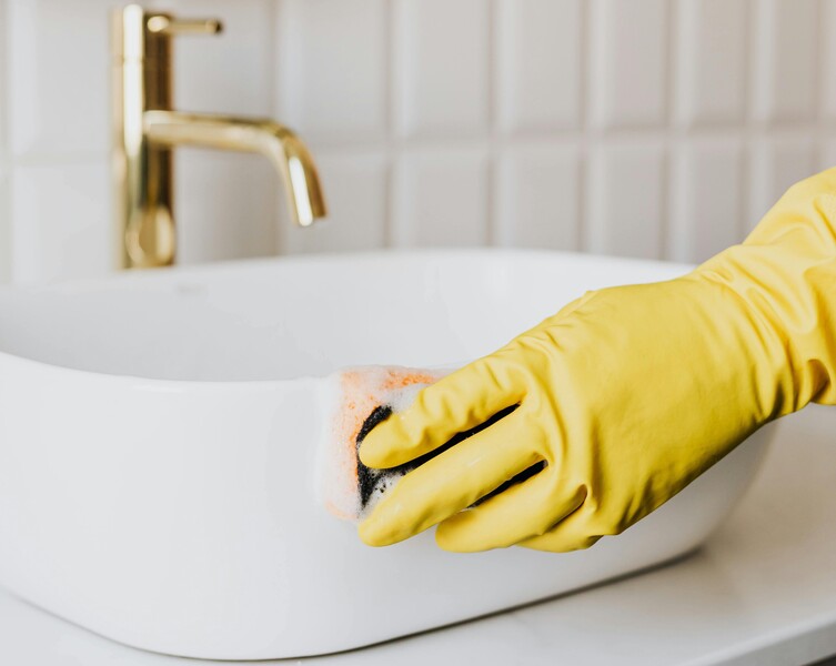 how to clean a ceramic sink