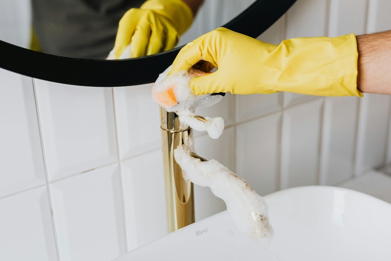 How To Clean Bathroom Sink and Keep It Looking Pristine Easily