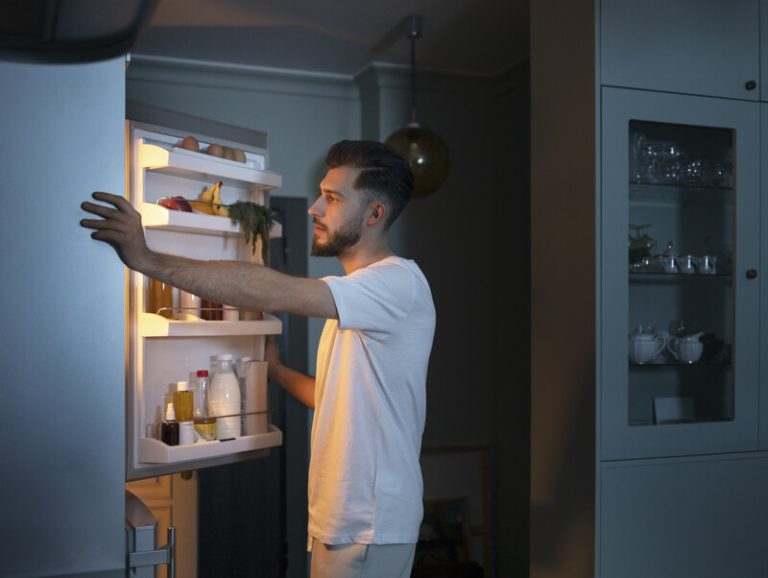 how to remove smell from fridge